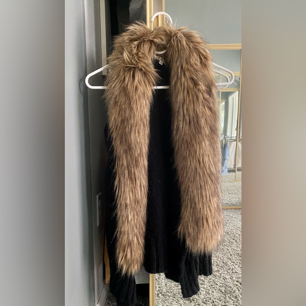 BB Dakota Faux Fur sleeveless sweater. Small